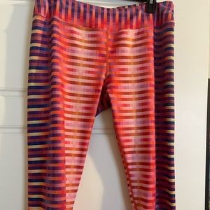 Prana calf length leggings size XL funky design